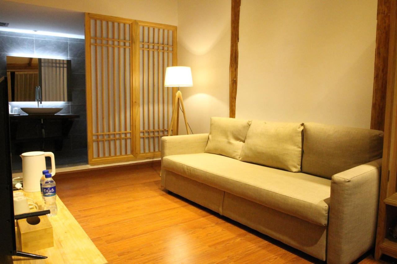 Lijiang Shushi Zhengliu Mujiayuan Hotel Екстериор снимка
